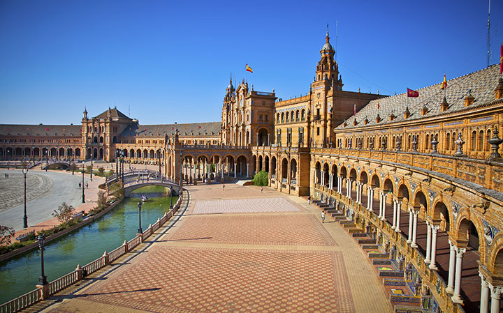 Learn spanish with short term program in Seville